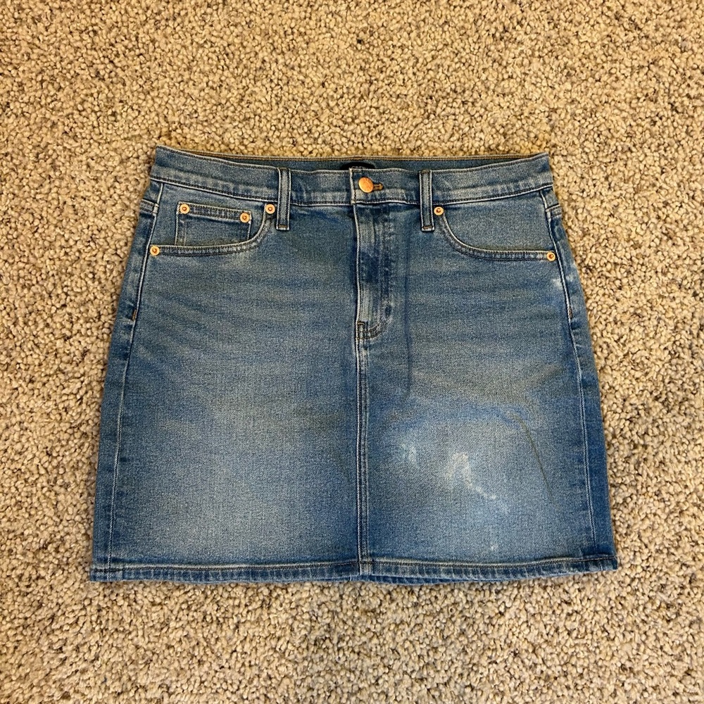 NWT J.Crew mini jean skirt in a medium wash and‎ a woman’s size 6